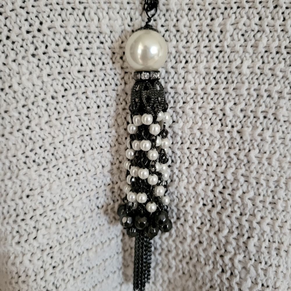 Pearl Tassel Necklace On Black Chain - Picture 3 of 5